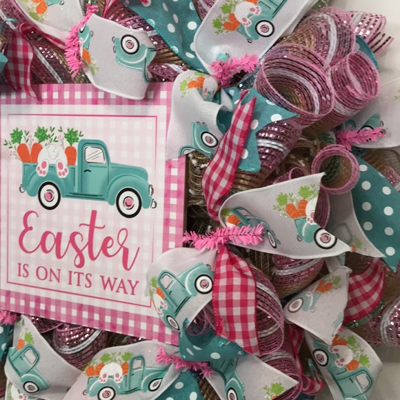 🎉🎉 CLOSET CLEAR OUT 🎉🎉🐰 Handcrafted "Easter Is On Its Way" Wreath - Picture 4 of 4